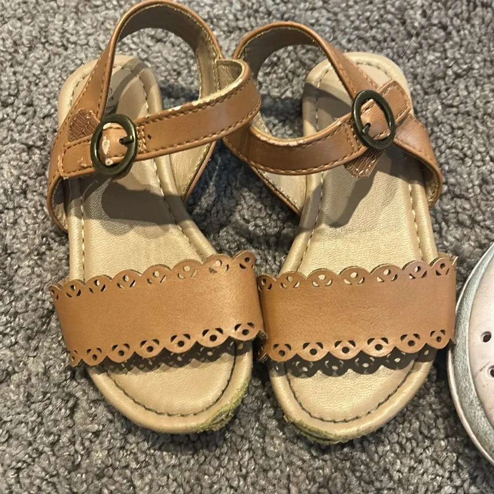 Toddler girls size 7 gold jelly sandals, tan sandals, and slip on shoes bundle